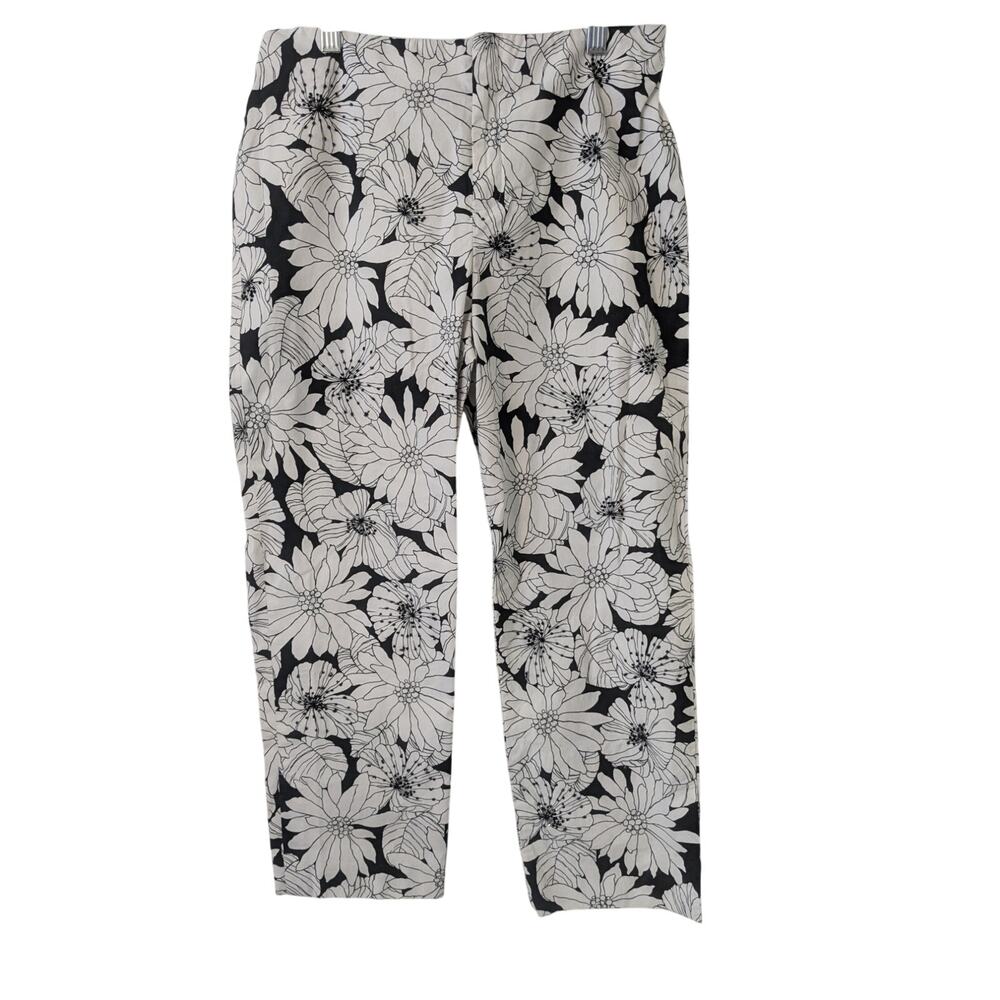GAP stretch Sz 6 Floral, Beaded Black and White Beaded Stretch Capri Pants